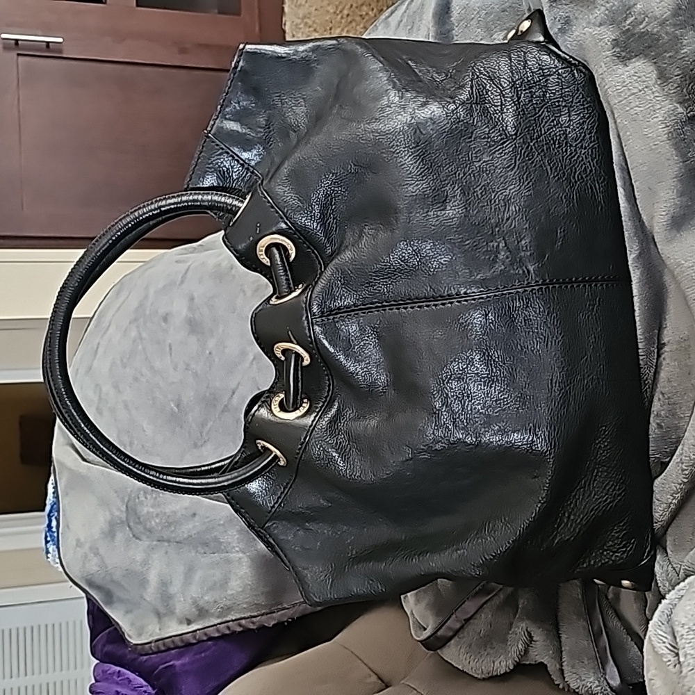 EuC Michael Kors tote. Small rub mark noted in pics